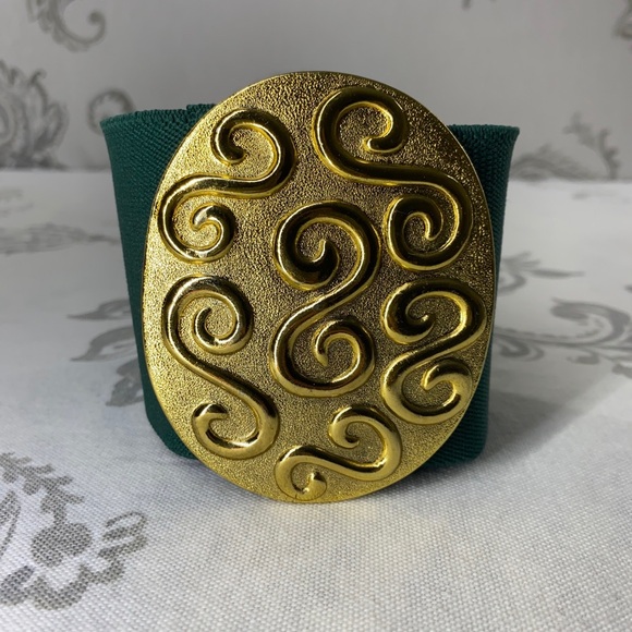 Accessories - VTG Stretch Belt Green Ornate Gold Buckle Dynasty Fashion Chic‎ Classy
Sm/Med
